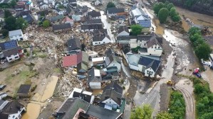 Merkel está “abrumada” por la gravedad de las inundaciones en Alemania