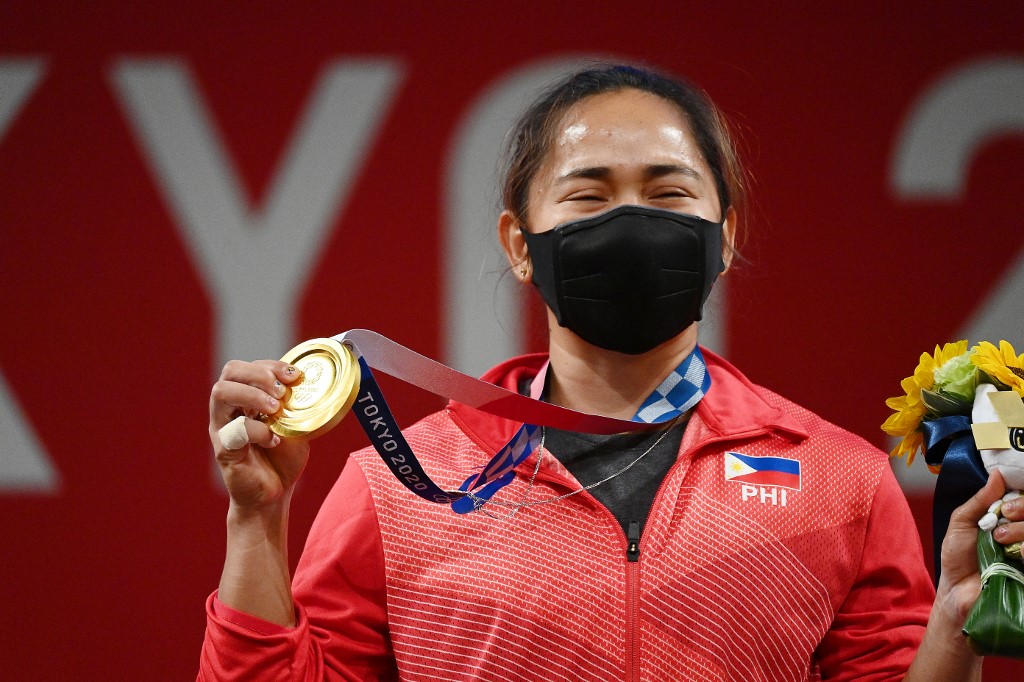 La reacción de una pesista al ganar el primer oro de la historia para Filipinas (Video)