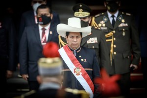 Allanaron oficinas de Perú Libre, partido del presidente Castillo, por investigación sobre lavado de dinero