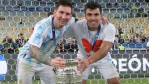 La conmovedora historia detrás de la franela que usó el argentino Marcos Acuña durante los festejos de la Copa América