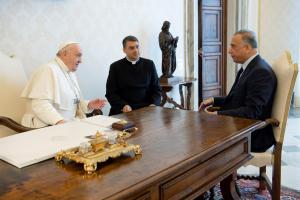 El papa Francisco y el primer ministro iraquí hablan de la protección de los cristianos