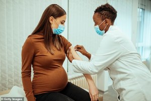 Por qué recomiendan una tercera dosis de la vacuna contra el Covid-19 a las embarazadas
