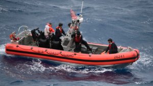 Estados Unidos repatrió a 19 migrantes cubanos rescatados en el mar