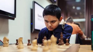 Con tan solo 12 años, un ajedrecista prodigio se convierte en el “Gran Maestro” más joven de la historia