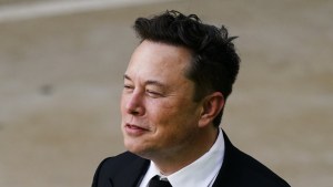 Elon Musk trolea a Jeff Bezos antes de su vuelo espacial 