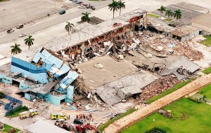 Investigan a inspector por el derrumbe en Miami: Este colapso no fue el primero de su carrera