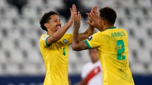 El anfitrión Brasil disputará la final de Copa América tras vencer a Perú