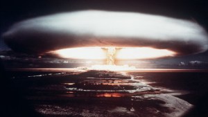 Francia niega haber encubierto consecuencias de ensayos nucleares en el Pacífico