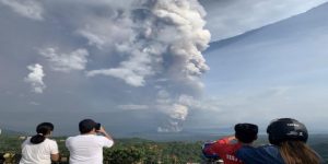Miles de personas evacuadas en Filipinas ante la actividad del volcán Taal (VIDEO)