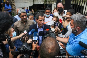 Guaidó afirmó que Maduro ordena secuestros con capturas de WhatsApp que no existen