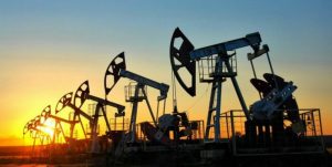 Tercera jornada de alza para el petróleo impulsado por reservas en EEUU