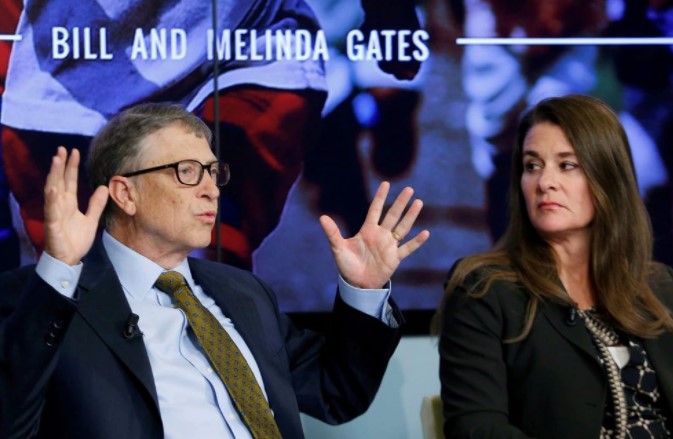 En un encuentro con multimillonarios, Bill Gates admitió haber “destrozado su matrimonio” con Melinda