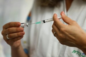 Un estudio en Israel señaló que la vacuna de Pfizer es 70% efectiva contra la variante Delta del Covid-19