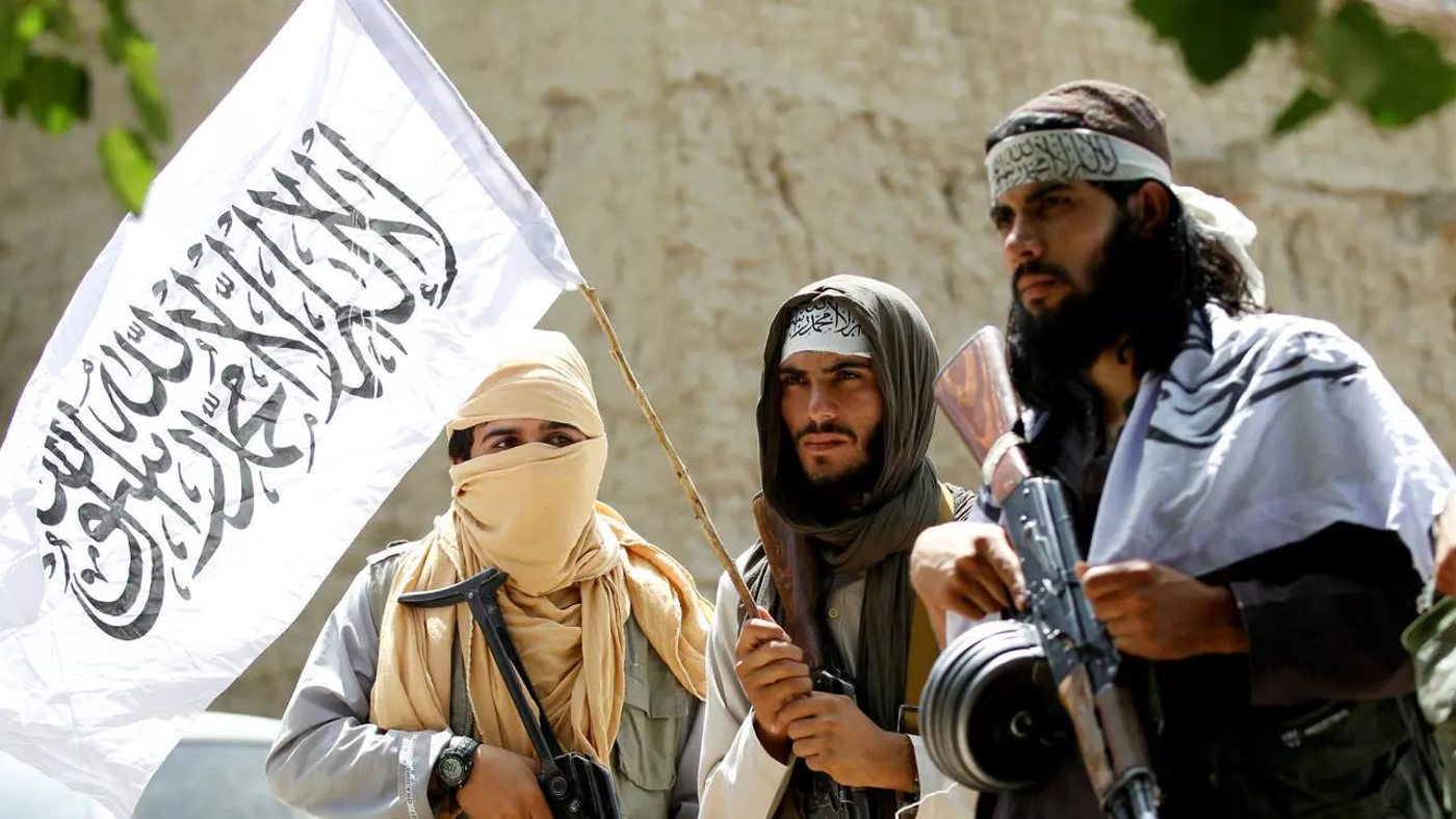 Los talibanes afianzan su expansión territorial con dos ciudades fronterizas de Afganistán