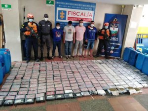 Venezolanos cayeron en Colombia por transportar más de 300 kilos de cocaína en una lancha