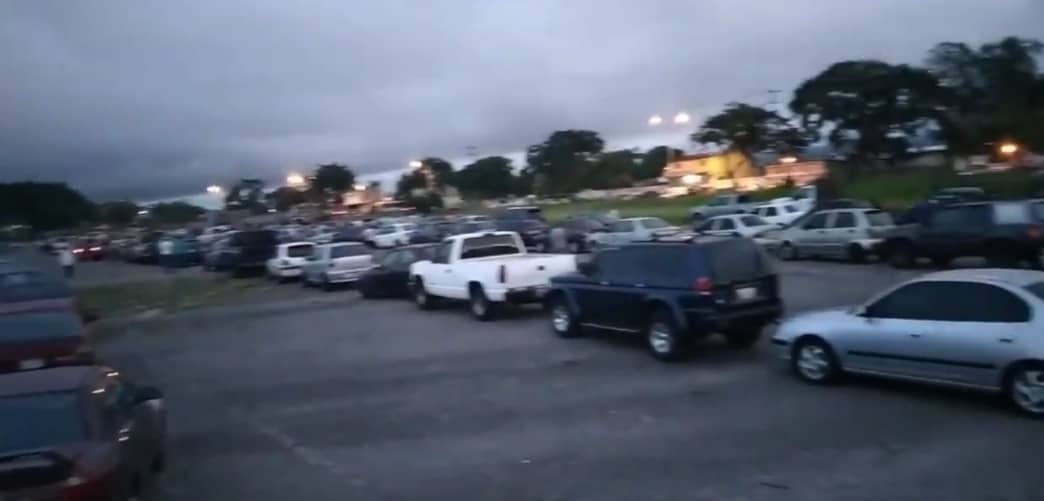 Otra promesa del régimen incumplida: Más de 300 vehículos siguen en cola por gasolina en Ciudad Guayana #1Jul (Video)
