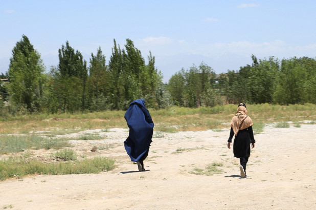 Estados Unidos considera ofrecer visas para mujeres afganas