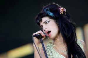 Botellas de vodka y una muerte temprana en soledad: Los últimos días de Amy Winehouse