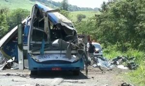 Accidente de un autobús en Brasil dejó al menos tres muertos y 37 heridos