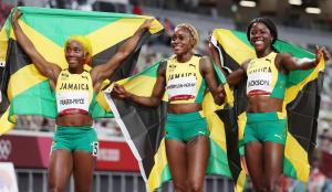 ¡HISTÓRICO! Elaine Thompson retiene la corona de los100 metros planos, logrando la mega tripleta jamaiquina (Fotos)