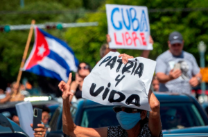 El número de detenidos en las protestas en Cuba supera los 150, aseguró HRW
