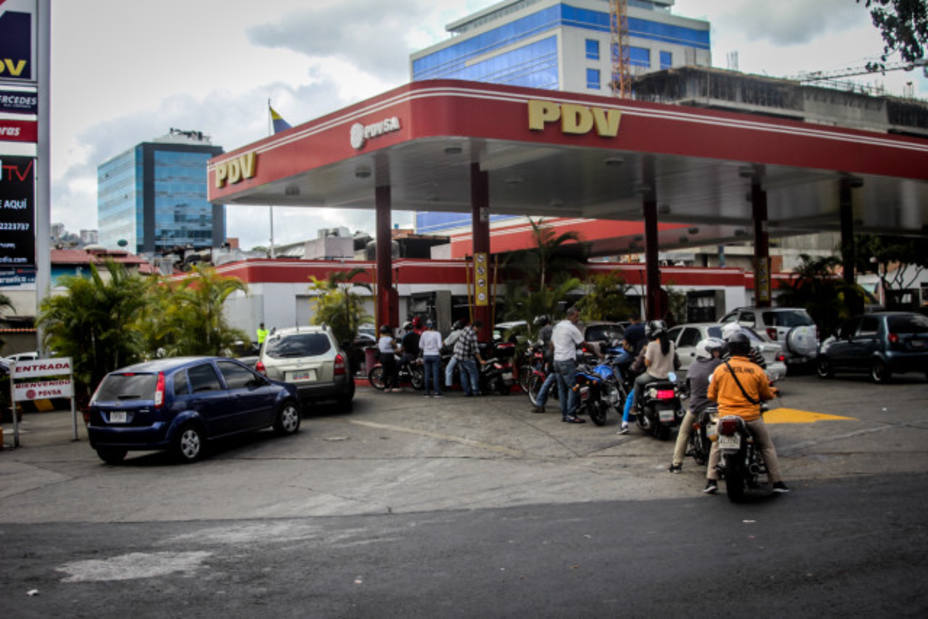 ¿Cuántos barriles diarios de gasolina debe producir Venezuela para abastecer las bombas?
