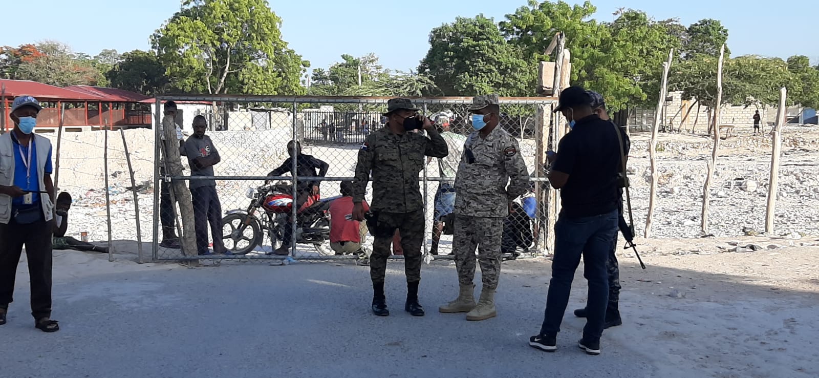 Impiden paso en la frontera entre Dominicana y Haití tras asesinato del presidente Jovenel Moïse ...