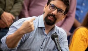 Luis Somaza denuncia que tienen más de 19 horas sin saber del paradero de Freddy Guevara
