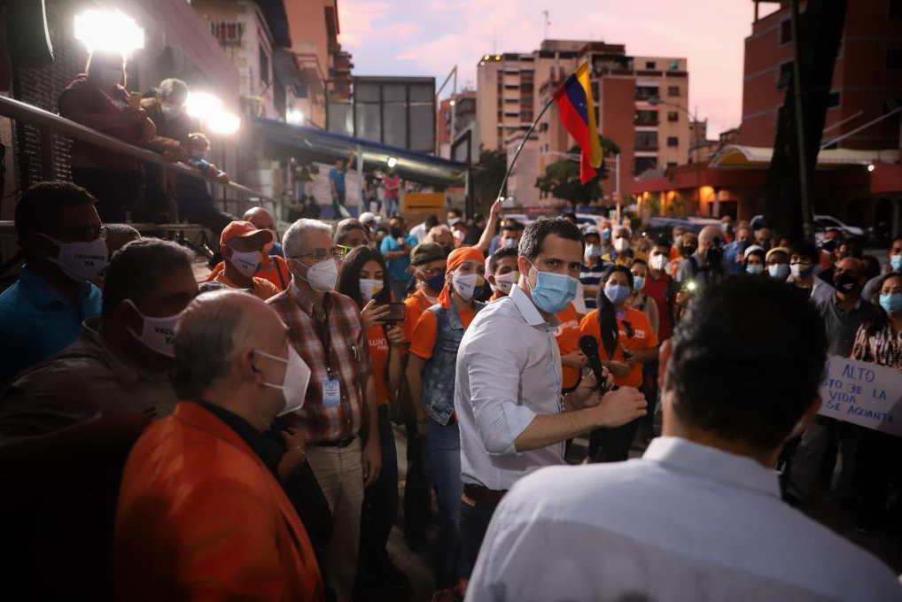 Guaidó extendió llamado a la organización democrática desde la parroquia San Pedro (Fotos)