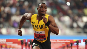 Fuera de los JJOO, el atleta Omar McLeod cargó CONTUNDENTEMENTE contra su federación jamaicana