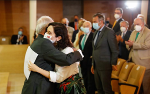 El abrazo entre la presidenta de la Comunidad de Madrid y Antonio Ledezma fue para Venezuela (FOTO)