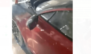 EN VIDEO: Así de quemado le dejaron el Bugatti al rapero dominicano El Alfa