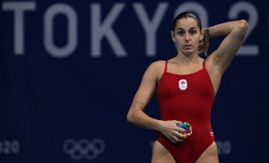 Era candidata al podio olímpico, pero un error en el clavado la dejó con cero puntos (Video)