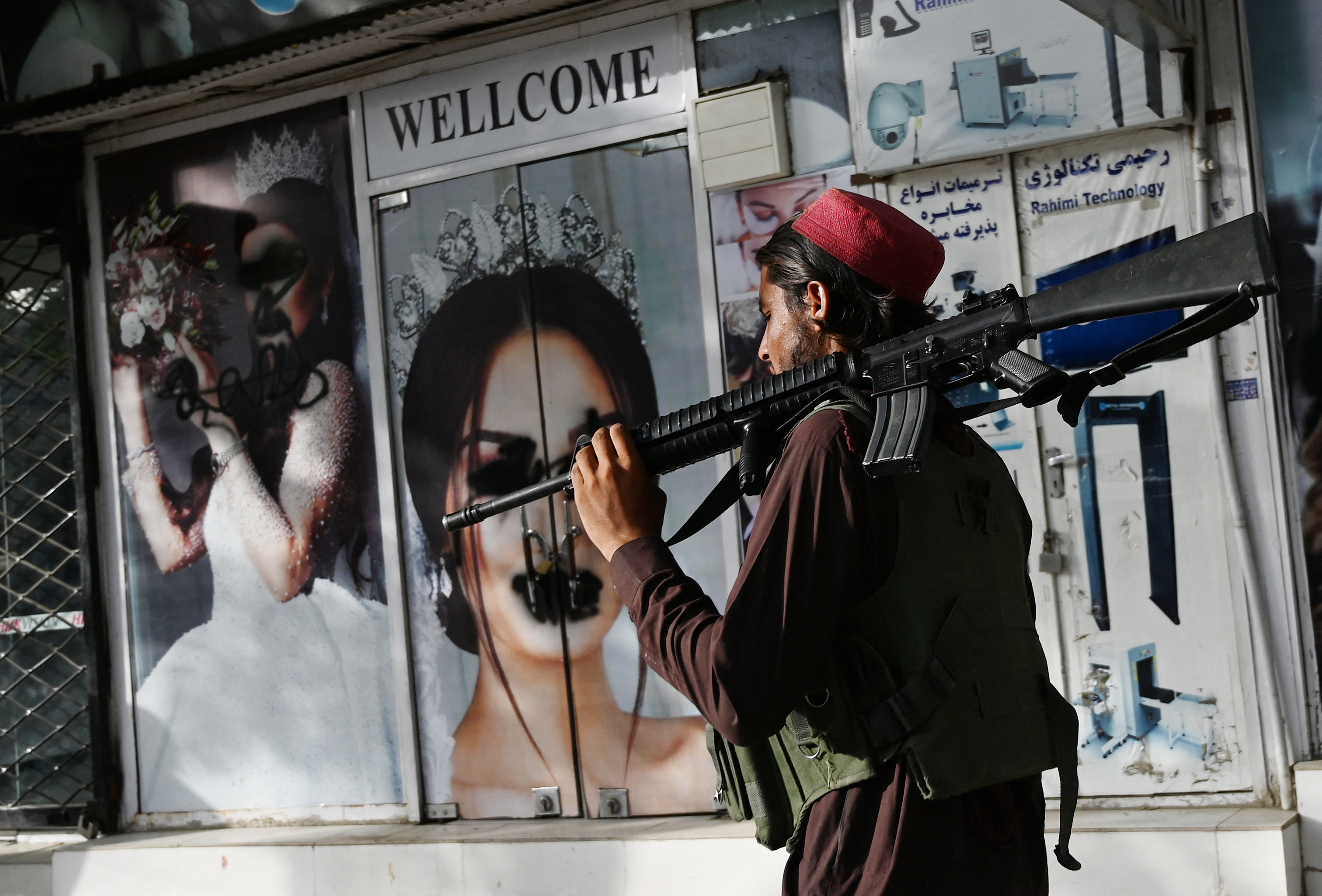 Bajo el régimen talibán, los “influencers” afganos desaparecieron de las redes sociales