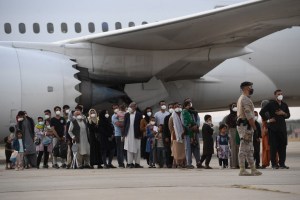 EEUU evacuó a 2 mil 900 personas de Afganistán en las últimas 24 horas
