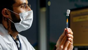 Israel no descarta una cuarta dosis de la vacuna contra el coronavirus