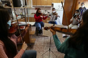 Venezuelan refugee orchestra back together after Argentine lockdown