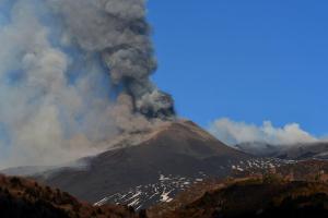 El Etna: El volcán más alto de Europa creció y ahora mide 3.357 metros