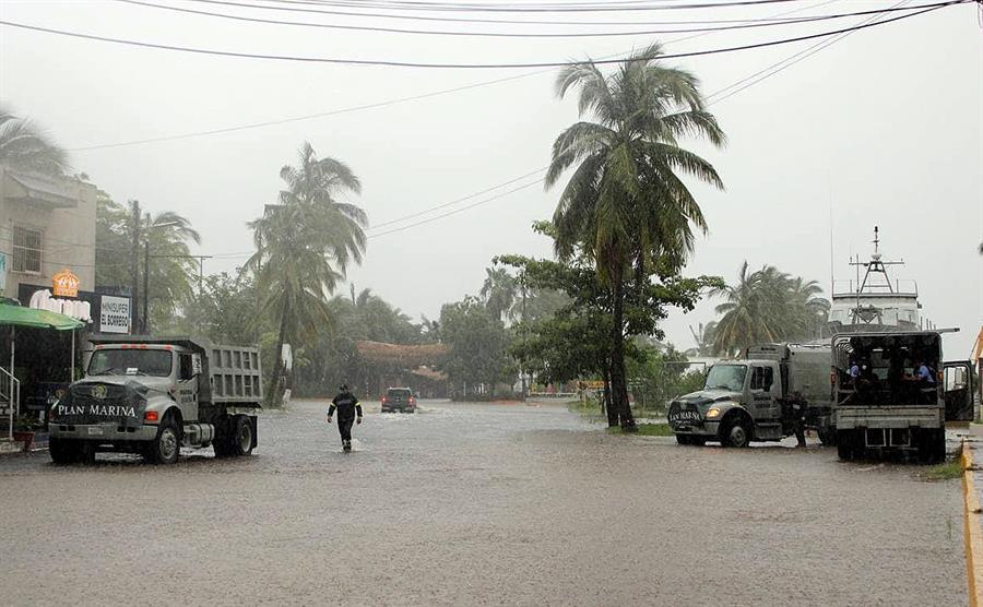 México emitió alerta por posible llegada de huracán en costas del Pacífico