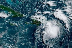 Se forma la tormenta tropical Grace cuando Fred amenaza a Florida con fuertes lluvias