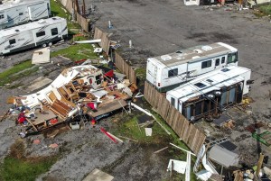 Refugios y millones de servicios de comida para paliar los daños del huracán Ida
