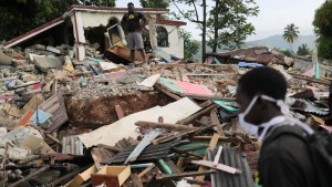 Rescatistas encuentran con vida a más de 20 personas una semana después del devastador terremoto en Haití