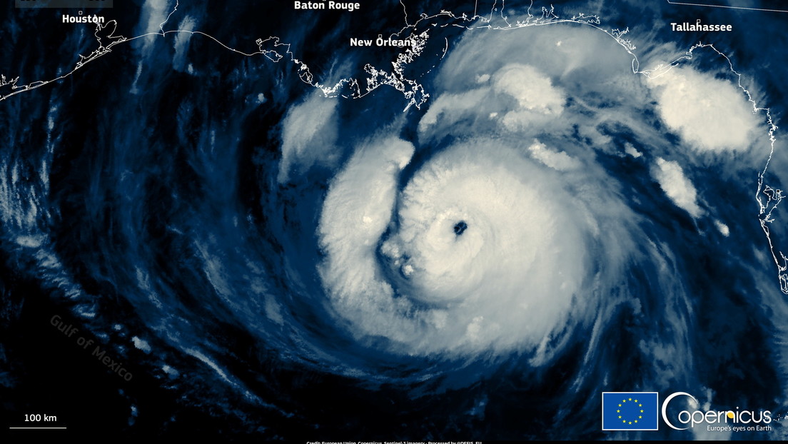 Aeronave sobrevoló el interior del temible huracán Ida y capturó este impresionante VIDEO