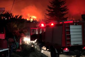 Grecia registra el primer muerto a causa de los graves incendios que arrasan el país