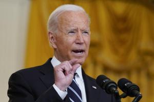 Biden y California anuncian alianza para afrontar la crisis en cadena de suministro