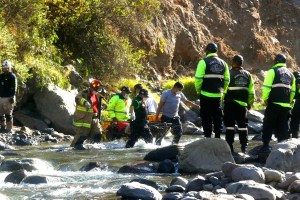 Aumentó a 32 la cifra de muertes después que autobús cayera por un precipicio en Perú