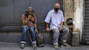 Sin trabajo, seguro, ni medicinas: La dramática vida de los adultos mayores en Venezuela