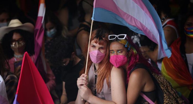 Ciudad de México autoriza a los adolescentes trans cambiar la identidad de género en su acta de nacimiento