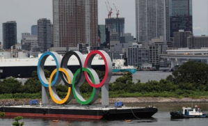 Tokio retira los anillos olímpicos gigantes de la bahía de la ciudad