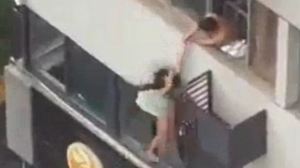 Mujer saltó de un edificio luego de encontrar a su esposo siéndole infiel con otra